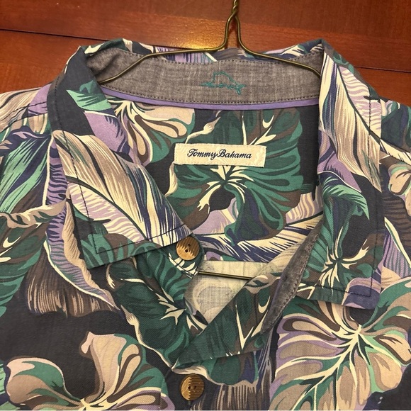 Tommy‎ Bahama Green and Purple Casual Hawaiian Style Button Down Shirt XXL - Picture 2 of 6